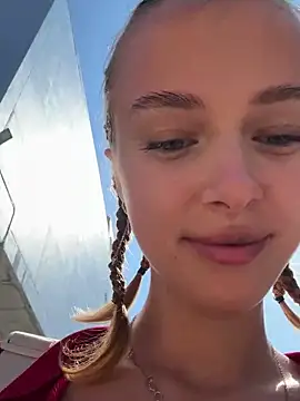 Snapshot of enjoy_my_beauty chatting on 12/20/24, 07:33 enjoy my beauty online show from 12/20/24, 07:33