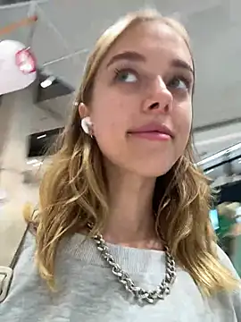 Snapshot of enjoy_my_beauty chatting on 01/11/25, 04:38 enjoy my beauty online show from 01/11/25, 04:38