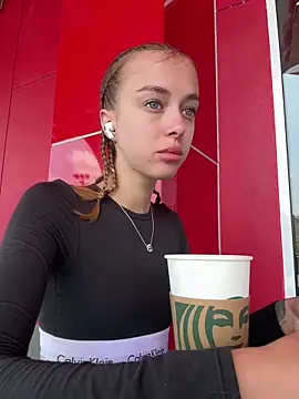 Snapshot of enjoy_my_beauty chatting on 01/22/25, 04:23 enjoy my beauty online show from 01/22/25, 04:23