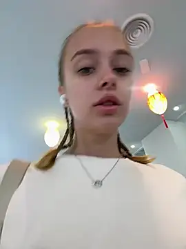 Snapshot of enjoy_my_beauty chatting on 01/23/25, 04:09 enjoy my beauty online show from 01/23/25, 04:09