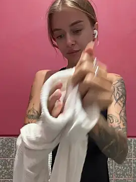 Snapshot of enjoy_my_beauty chatting on 01/31/25, 07:29 enjoy my beauty online show from 01/31/25, 07:29