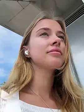 Snapshot of enjoy_my_beauty chatting on 02/05/25, 05:30 enjoy my beauty online show from 02/05/25, 05:30