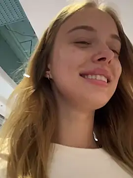 Snapshot of enjoy_my_beauty chatting on 02/09/25, 07:38 enjoy my beauty online show from 02/09/25, 07:38