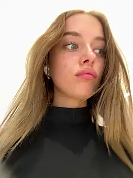 Snapshot of enjoy_my_beauty chatting on 02/22/25, 04:18 enjoy my beauty online show from 02/22/25, 04:18