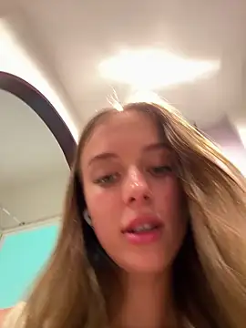 Snapshot of enjoy_my_beauty chatting on 03/01/25, 04:47 enjoy my beauty online show from 03/01/25, 04:47