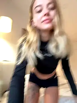 Snapshot of enjoy_my_beauty chatting on 09/14/25, 05:28 enjoy my beauty online show from 09/14/25, 05:28