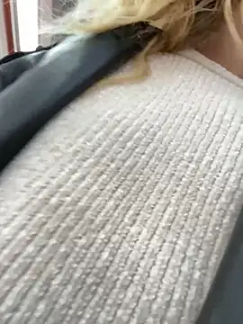 Snapshot of enjoy_my_beauty chatting on 10/10/25, 06:56 enjoy my beauty online show from 10/10/25, 06:56