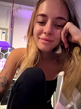 Snapshot of enjoy_my_beauty chatting on 10/27/25, 05:33 enjoy my beauty online show from 10/27/25, 05:33