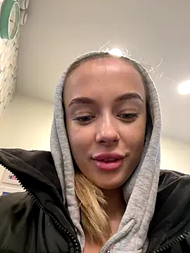 Snapshot of enjoy_my_beauty chatting on 11/14/25, 06:56 enjoy my beauty online show from 11/14/25, 06:56