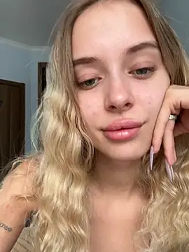 Snapshot of enjoy_my_beauty chatting on 07/18/26, 06:17 enjoy my beauty online show from 07/18/26, 06:17
