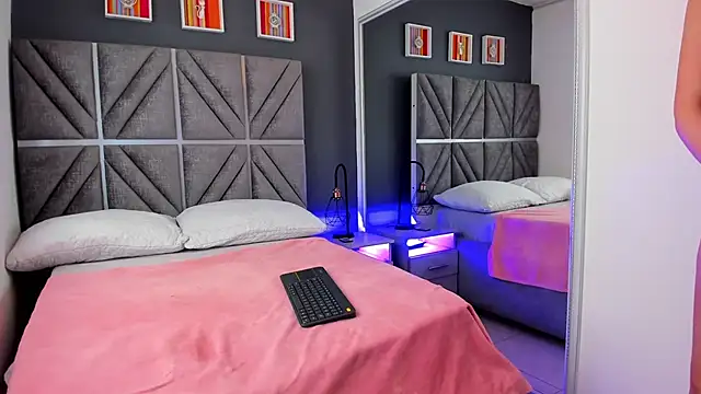 Laura Dicardy online show from 01/29/25, 02:10