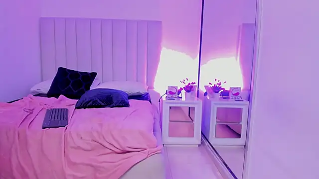 Laura Dicardy online show from 03/15/25, 03:16