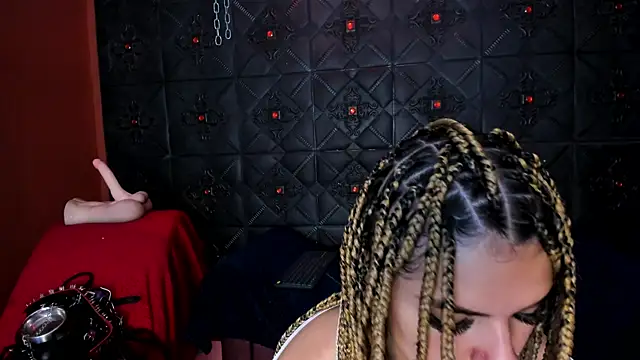 annavi  online show from 10/11/25, 11:42