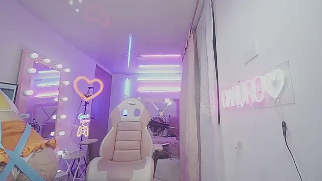 angelacianuro  online show from 12/19/24, 02:56