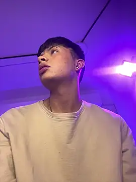 Snapshot of Steev_Novoa chatting on 12/04/24, 08:23 Steev Novoa online show from 12/04/24, 08:23