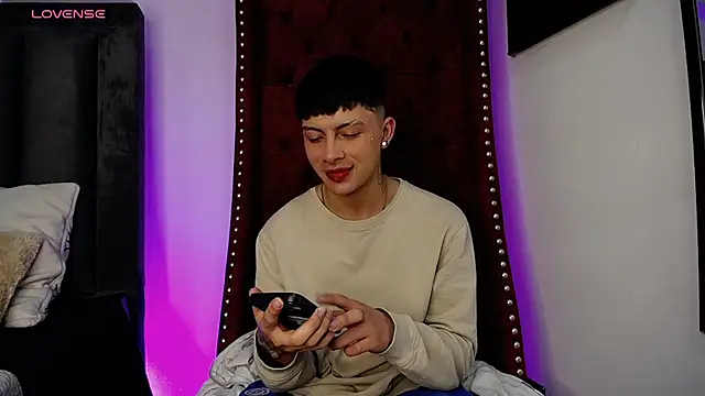 Snapshot of Steev_Novoa chatting on 12/07/24, 04:20 Steev Novoa online show from 12/07/24, 04:20