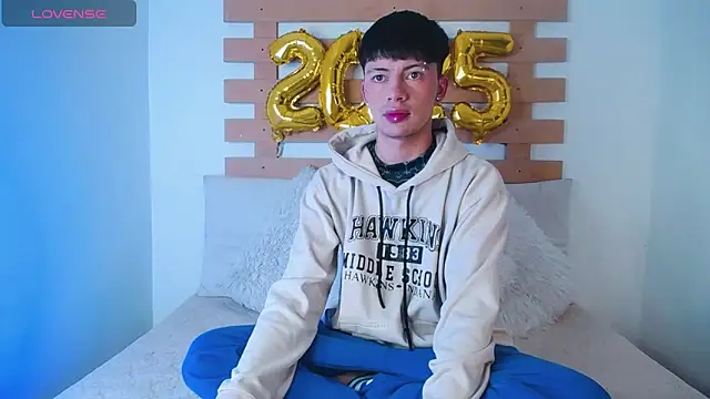 Snapshot of Steev_Novoa chatting on 01/06/25, 05:30 Steev Novoa online show from 01/06/25, 05:30