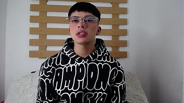 Snapshot of Steev_Novoa chatting on 01/26/25, 03:27 Steev Novoa online show from 01/26/25, 03:27