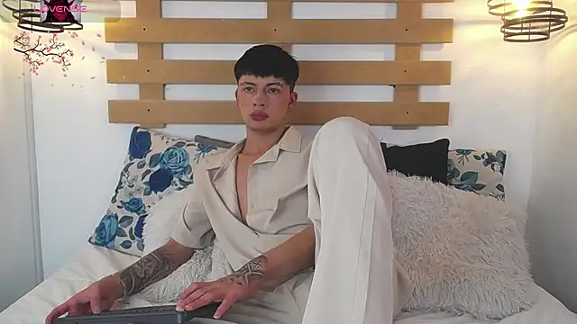 Snapshot of Steev_Novoa chatting on 02/06/25, 06:08 Steev Novoa online show from 02/06/25, 06:08