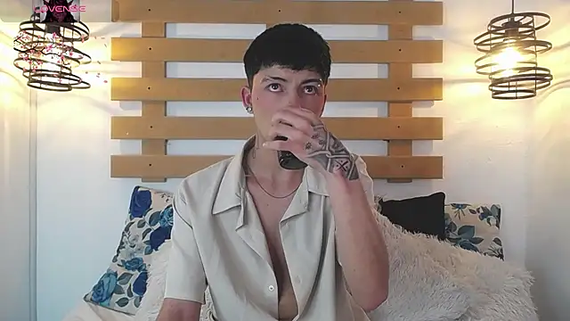 Snapshot of Steev_Novoa chatting on 02/06/25, 09:53 Steev Novoa online show from 02/06/25, 09:53