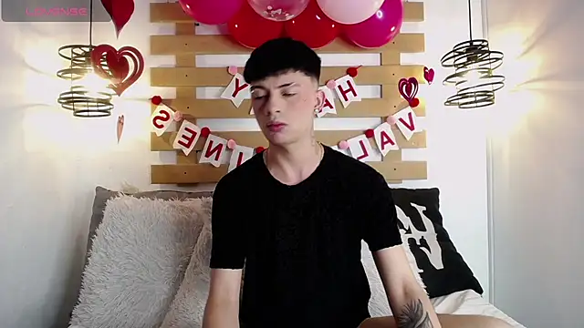 Snapshot of Steev_Novoa chatting on 02/08/25, 04:25 Steev Novoa online show from 02/08/25, 04:25