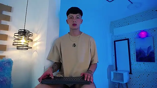 Snapshot of Steev_Novoa chatting on 02/22/25, 04:40 Steev Novoa online show from 02/22/25, 04:40