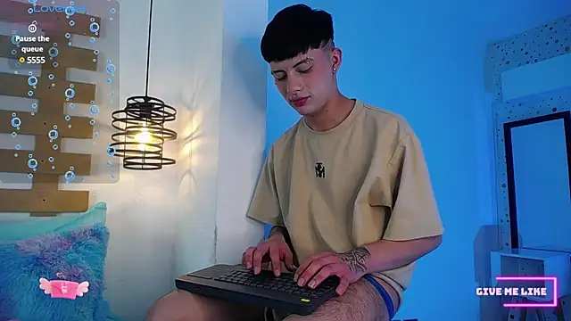 Snapshot of Steev_Novoa chatting on 02/22/25, 07:45 Steev Novoa online show from 02/22/25, 07:45