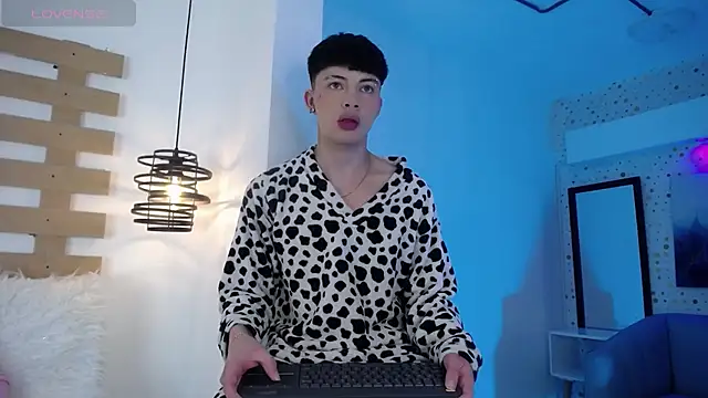 Snapshot of Steev_Novoa chatting on 02/27/25, 12:54 Steev Novoa online show from 02/27/25, 12:54