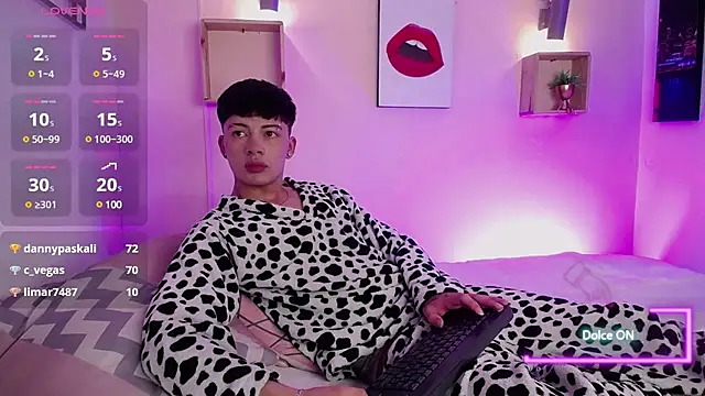 Snapshot of Steev_Novoa chatting on 02/27/25, 08:17 Steev Novoa online show from 02/27/25, 08:17