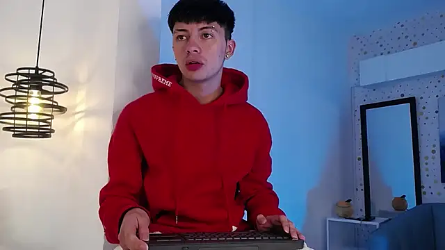 Snapshot of Steev_Novoa chatting on 03/05/25, 10:55 Steev Novoa online show from 03/05/25, 10:55