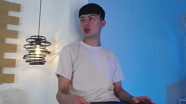 Snapshot of Steev_Novoa chatting on 03/07/25, 03:51 Steev Novoa online show from 03/07/25, 03:51