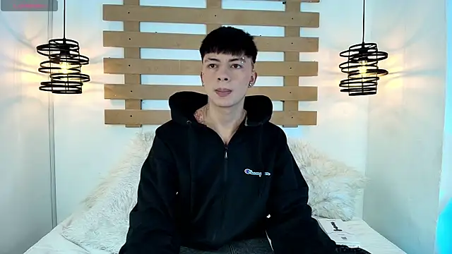 Snapshot of Steev_Novoa chatting on 03/23/25, 05:10 Steev Novoa online show from 03/23/25, 05:10