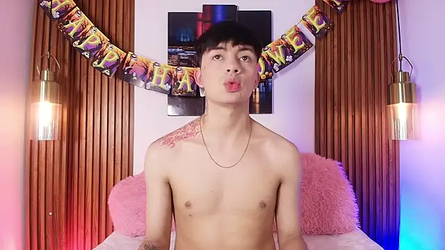 Snapshot of Steev_Novoa chatting on 10/21/25, 08:09 Steev Novoa online show from 10/21/25, 08:09