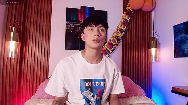 Snapshot of Steev_Novoa chatting on 10/22/25, 08:19 Steev Novoa online show from 10/22/25, 08:19