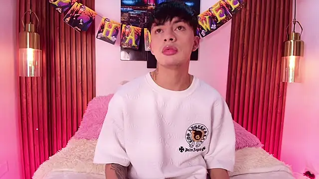 Snapshot of Steev_Novoa chatting on 10/23/25, 07:56 Steev Novoa online show from 10/23/25, 07:56