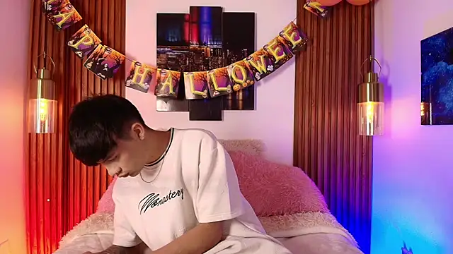 Snapshot of Steev_Novoa chatting on 10/24/25, 07:10 Steev Novoa online show from 10/24/25, 07:10