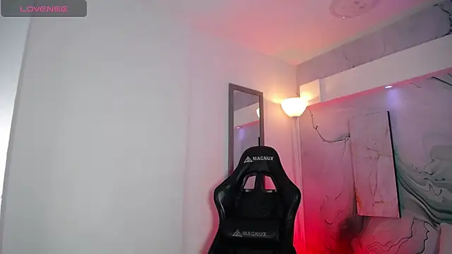 Snapshot of Steev_Novoa chatting on 04/08/26, 02:44 Steev Novoa online show from 04/08/26, 02:44