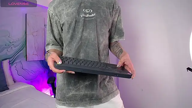 Snapshot of Steev_Novoa chatting on 04/12/26, 02:38 Steev Novoa online show from 04/12/26, 02:38