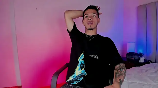 Snapshot of Ken-boy_ chatting on 02/01/25, 08:39 Ken-boy online show from 02/01/25, 08:39