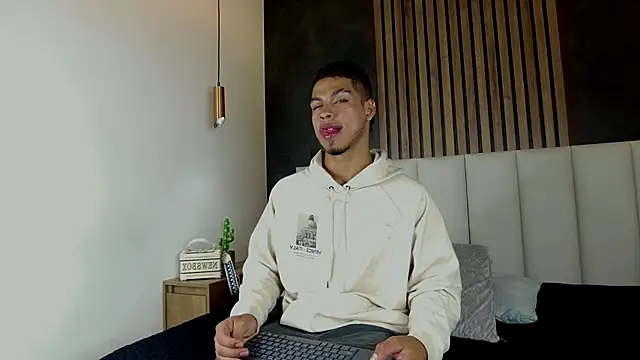 Snapshot of Ken-boy_ chatting on 02/03/25, 02:25 Ken-boy online show from 02/03/25, 02:25