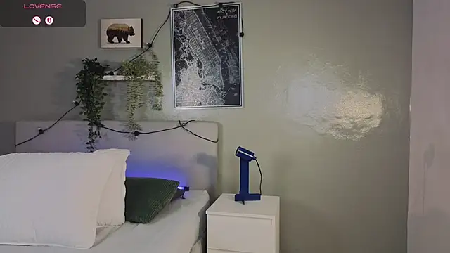 Snapshot of Ken-boy_ chatting on 10/14/25, 11:55 Ken-boy online show from 10/14/25, 11:55