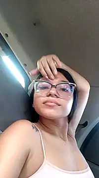 Snapshot of -VICKKY chatting on 02/01/25, 09:51 -VICKKY online show from 02/01/25, 09:51