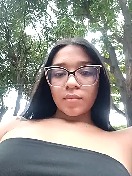 Snapshot of -VICKKY chatting on 02/05/25, 10:55 -VICKKY online show from 02/05/25, 10:55