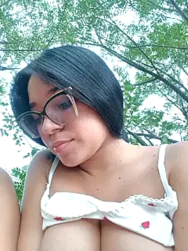 Snapshot of -VICKKY chatting on 02/06/25, 11:04 -VICKKY online show from 02/06/25, 11:04