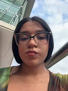 Snapshot of -VICKKY chatting on 02/09/25, 10:00 -VICKKY online show from 02/09/25, 10:00