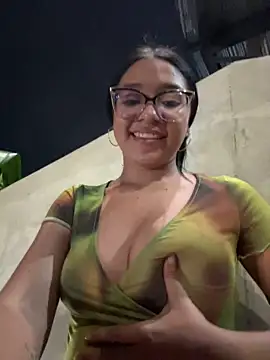 Snapshot of -VICKKY chatting on 02/10/25, 01:03 -VICKKY online show from 02/10/25, 01:03