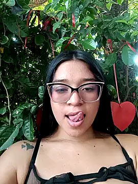 Snapshot of -VICKKY chatting on 03/03/25, 07:17 -VICKKY online show from 03/03/25, 07:17