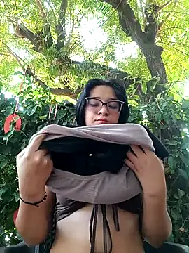 Snapshot of -VICKKY chatting on 03/08/25, 07:31 -VICKKY online show from 03/08/25, 07:31