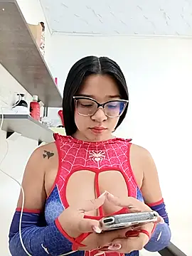 Snapshot of -VICKKY chatting on 10/02/25, 01:40 -VICKKY online show from 10/02/25, 01:40