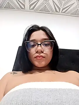 Snapshot of -VICKKY chatting on 10/08/25, 02:04 -VICKKY online show from 10/08/25, 02:04